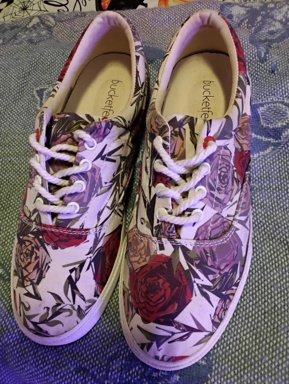 Bucketfeet Floral Rose Print Lace-Up Fashion Sneakers shoes Women's SZ 8.5 8 1/2
